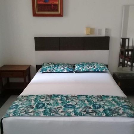 Hotel Buenos Aires Club Inn Мельгар Екстер'єр фото